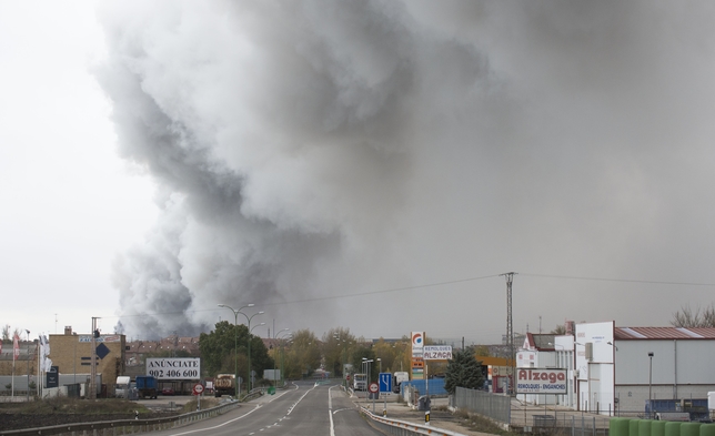 Un incendio arrasa la fábrica que Campofrío tiene en Burgos.