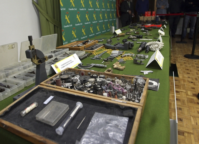 Material intervenido por la Guardia Civil en la Operación Bulldog contra el tráfico de armas.
