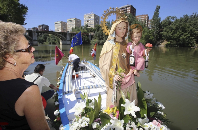 Procesión fluvial en honor de la Virgen del Carmen
