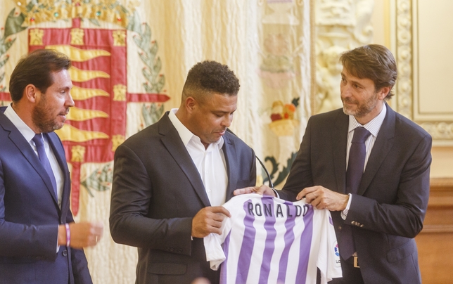 Presentación de Ronaldo como nuevo propietario del Real Valladolid  / J.TAJES