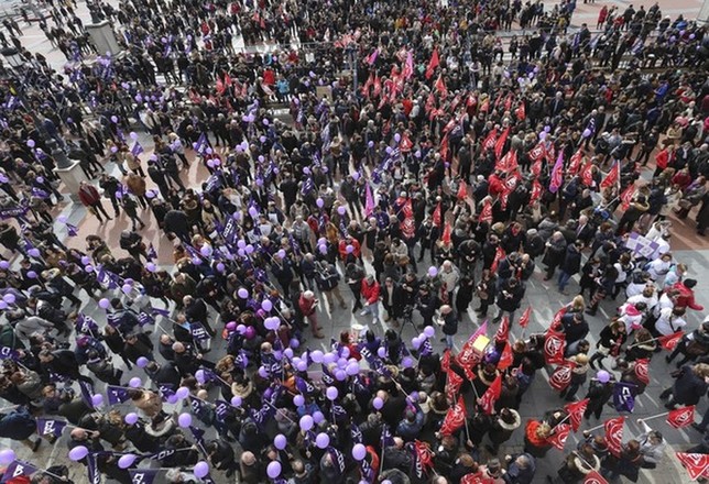 Casi 3.000 personas piden en la calle leyes para la igualdad
