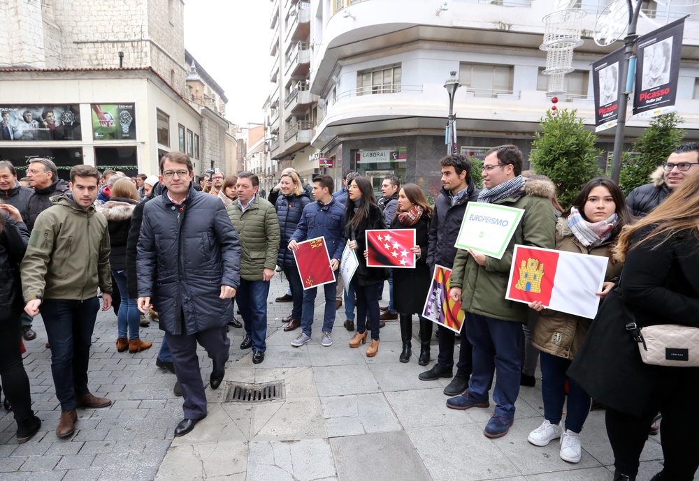 Acto de homenaje de NNGG de Valladolid a la Constitución  / RUBÉN CACHO / ICAL