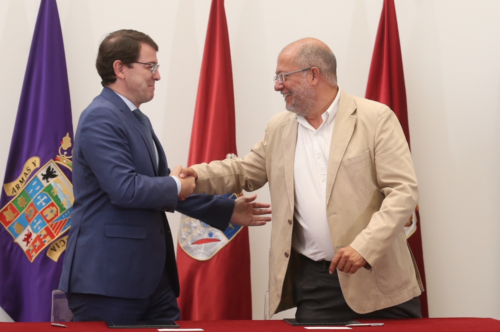 PP y Cs firman el acuerdo para la gobernabilidad de Castilla y León