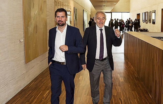 El líder del PSOE,Luis Tudanca, y el expresidente regional, DemetrioMadrid