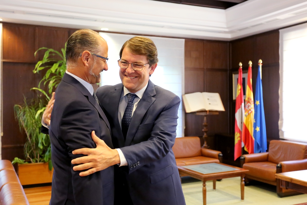 Reunión de los presidentes de la Junta y de las Cortes  / LETICIA PÉREZ / ICAL