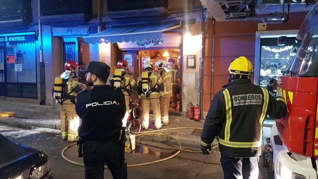 Dos heridos en un incendio en una cervecería del centro