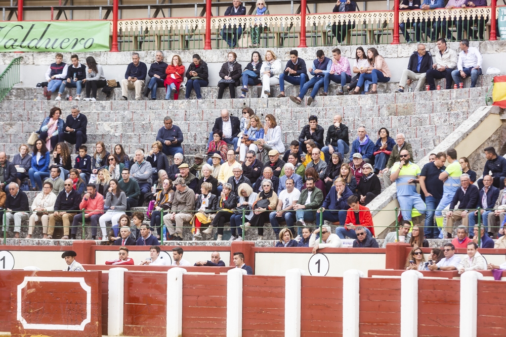 Público en Plaza de Toros  / JONATHAN TAJES