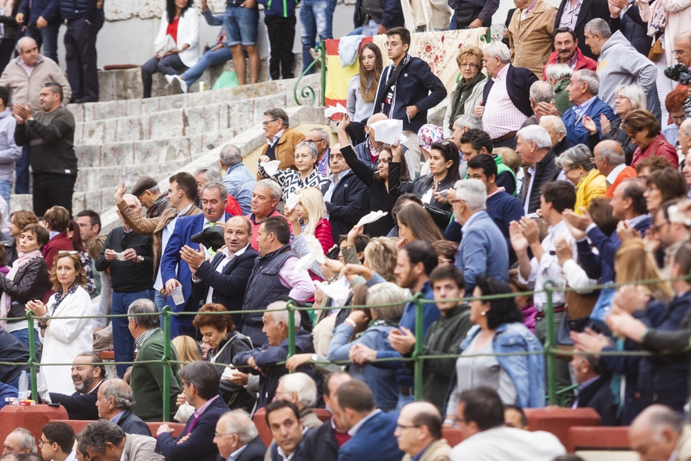 Público en Plaza de Toros  / JONATHAN TAJES