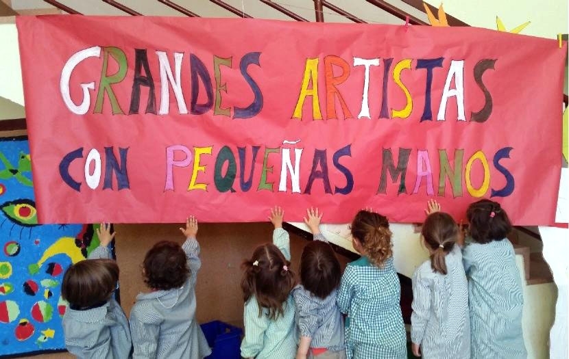 Alumnos y profesores del Íñigo de Toro, cuyo proyecto 'Grandes artistas con pequeñas mano' ha sido reconocido por los Premios Francisco Giner de los Ríos.