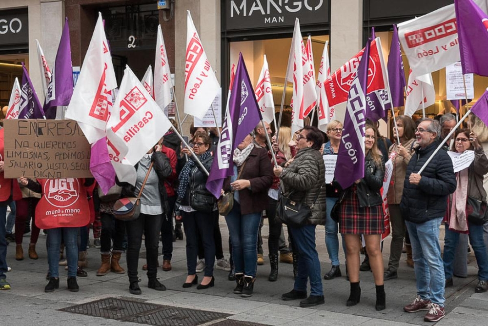 Concentración de los trabajadores del ámbito de la dependencia  / CCOO