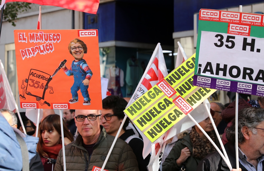 Concentraciones sindicales para exigir las 35 horas en la Junta  / RUBÉN CACHO / ICAL