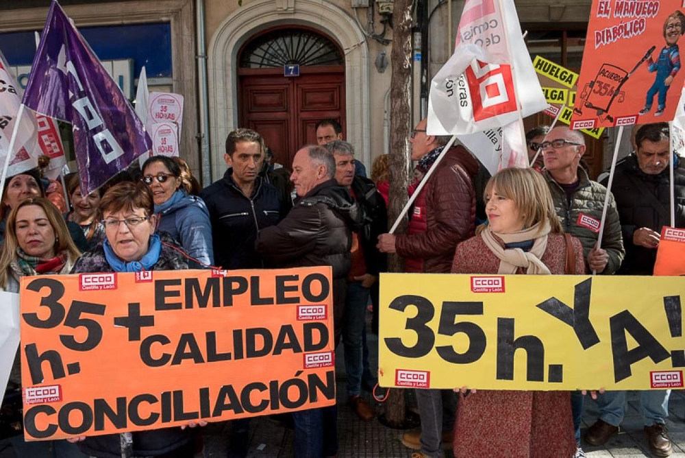 Concentraciones sindicales para exigir las 35 horas en la Junta  / CCOO