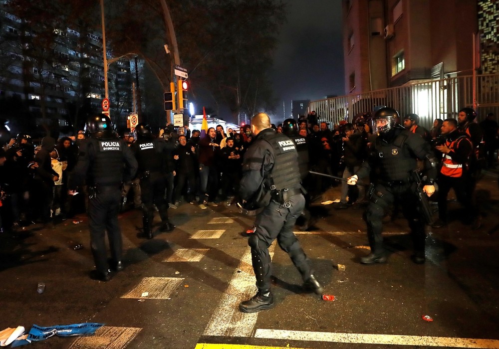Dos mossos heridos graves y 10 detenidos en los disturbios