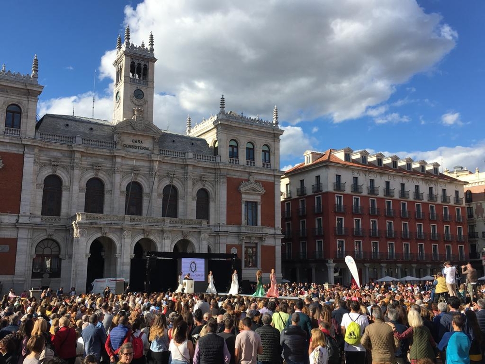 Fecosva celebra sus 25 años con un festival de tiendas en la Plaza Mayor.