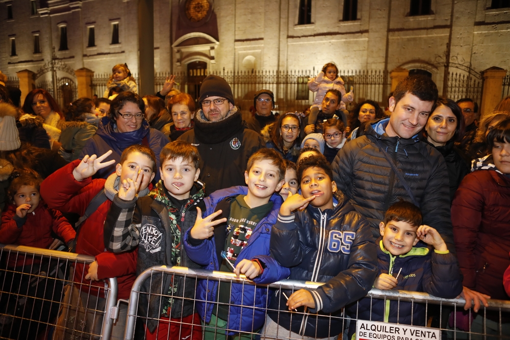 Valladolid arropa la llegada de Papá Noel.  / J. C. CASTILLO