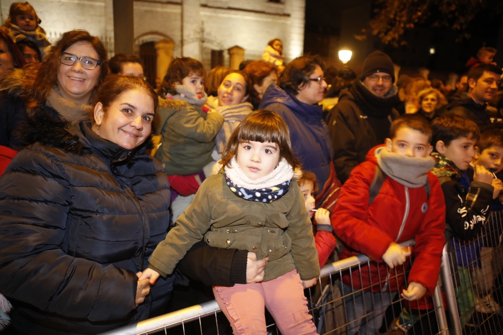 Valladolid arropa la llegada de Papá Noel.  / J. C. CASTILLO