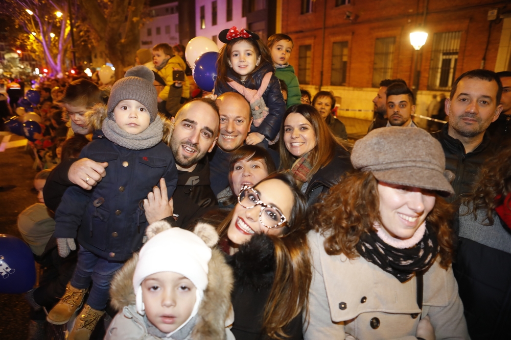 Valladolid arropa la llegada de Papá Noel.  / J. C. CASTILLO