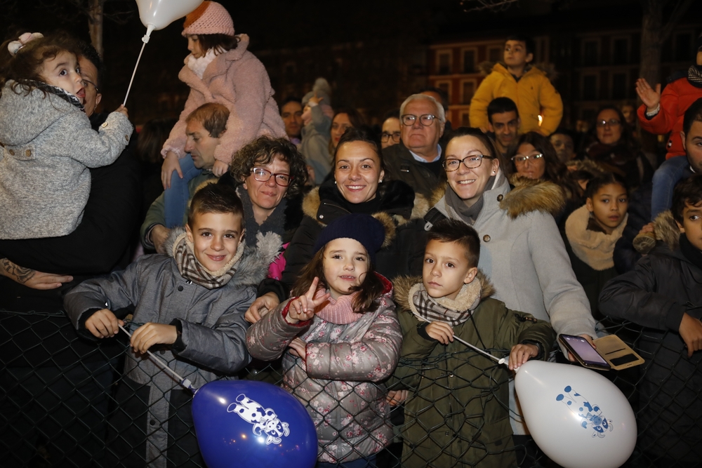 Valladolid arropa la llegada de Papá Noel.  / J. C. CASTILLO