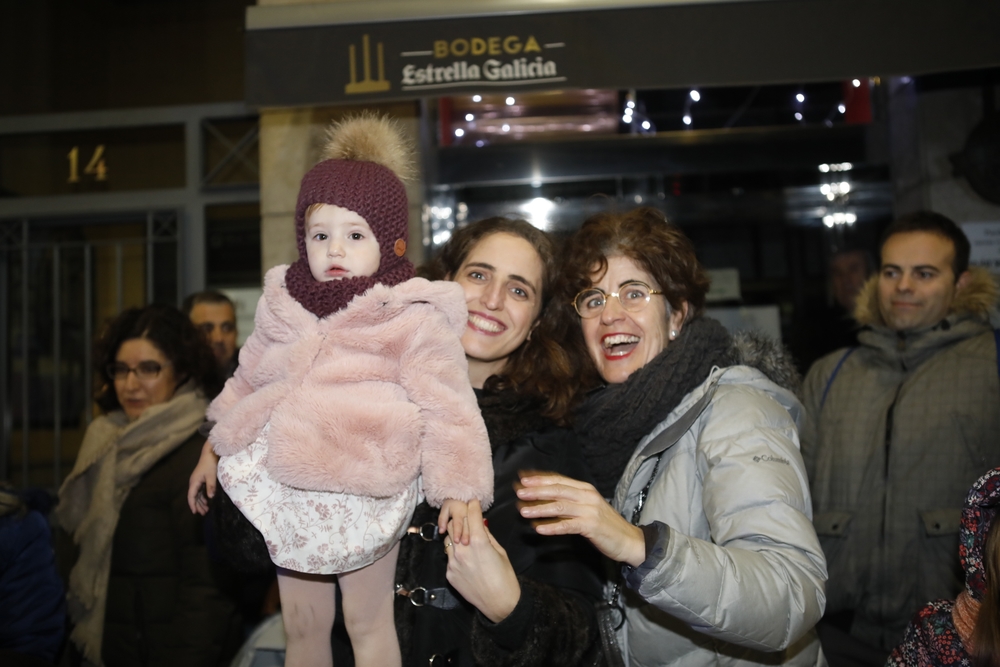 Valladolid arropa la llegada de Papá Noel.  / J. C. CASTILLO