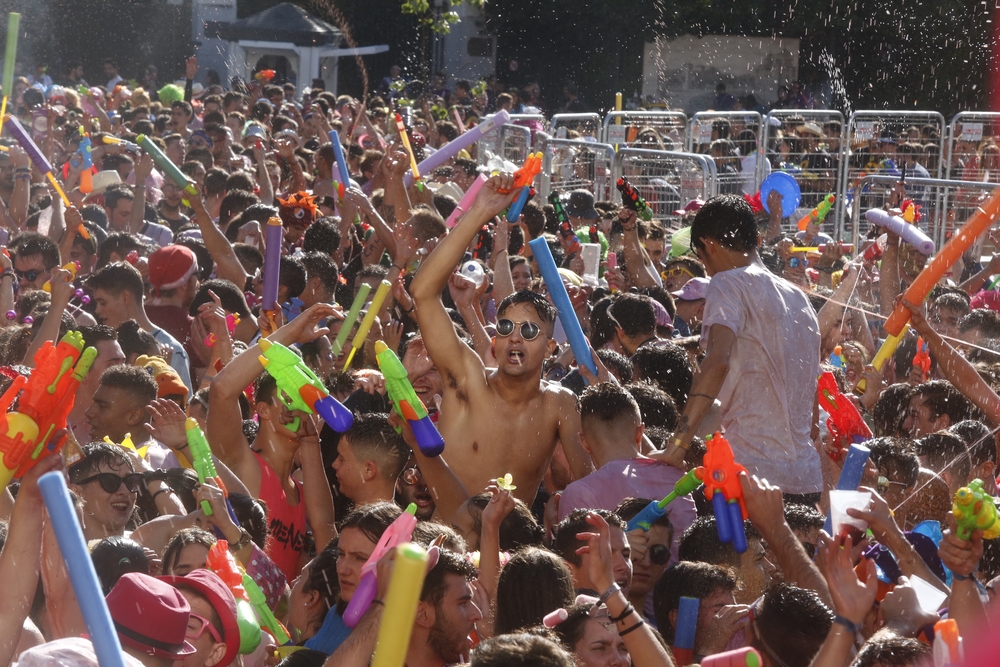 Desfile de peñas en las Ferias y Fiestas de la Virgen de San Lorenzo  / JONATHAN TAJES