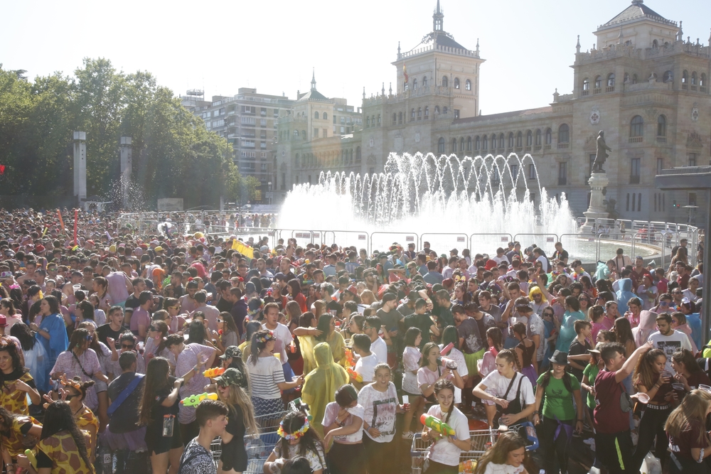 Desfile de peñas en las Ferias y Fiestas de la Virgen de San Lorenzo  / JONATHAN TAJES