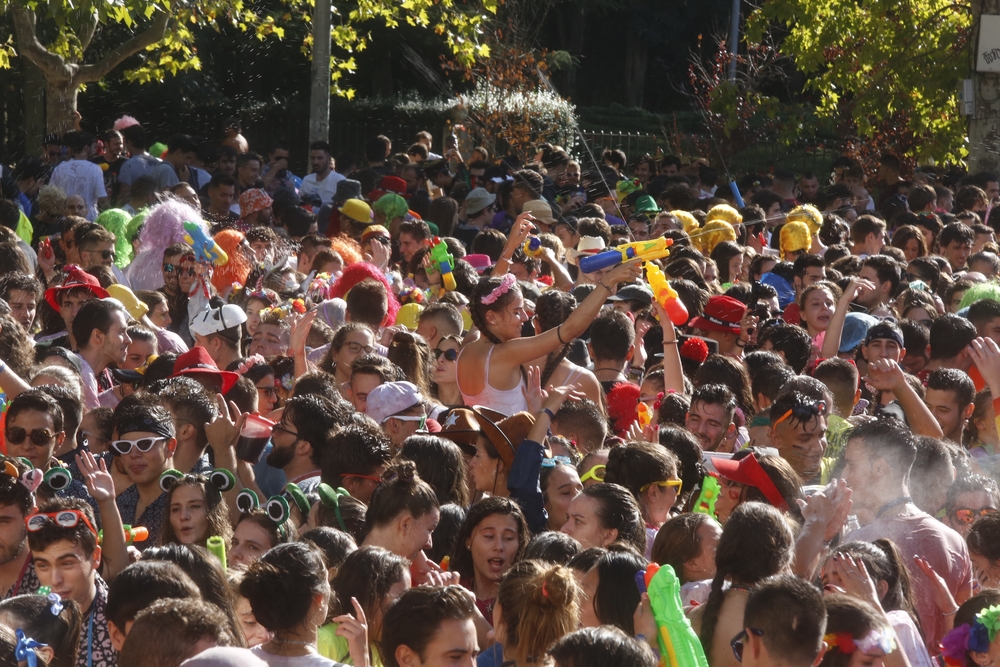 Desfile de peñas en las Ferias y Fiestas de la Virgen de San Lorenzo  / JONATHAN TAJES