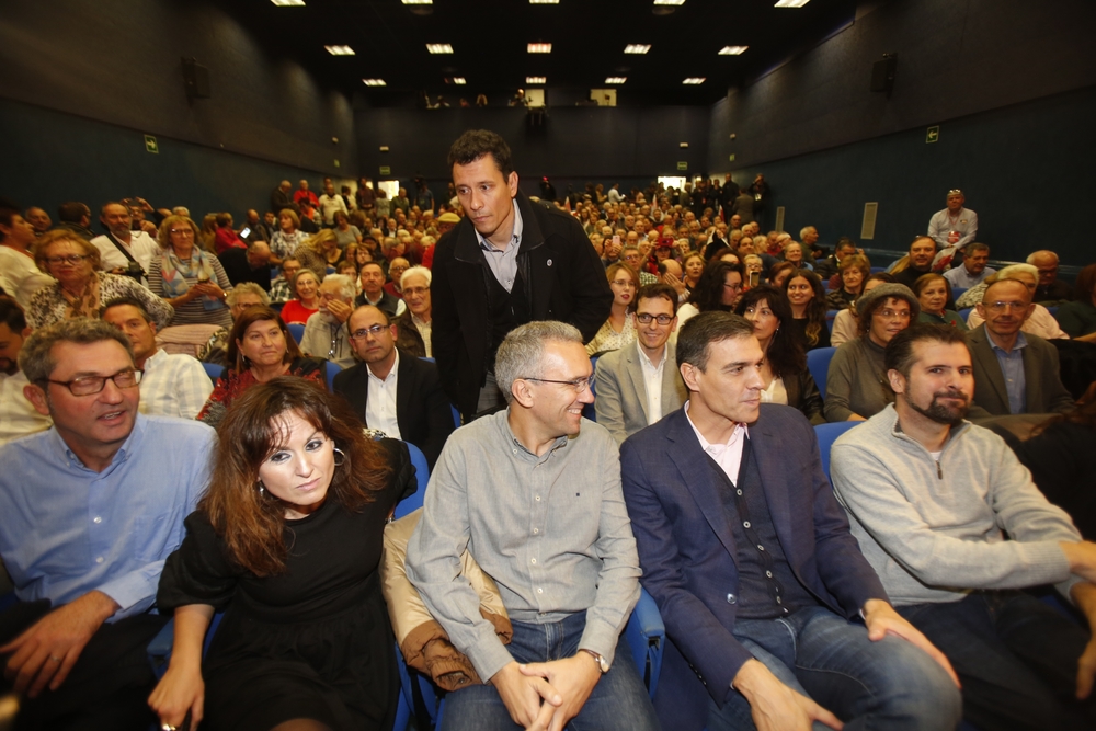 Visita de Pedro Sánchez al barrio de Pajarillos  / JONATHAN TAJES