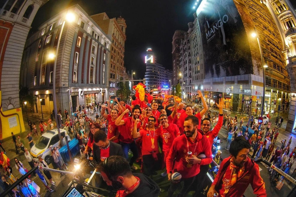 La selección española de baloncesto ha festejado este lunes en la Plaza de Colón de Madrid su tÁ­tulo de campeona de mundo  / FEB