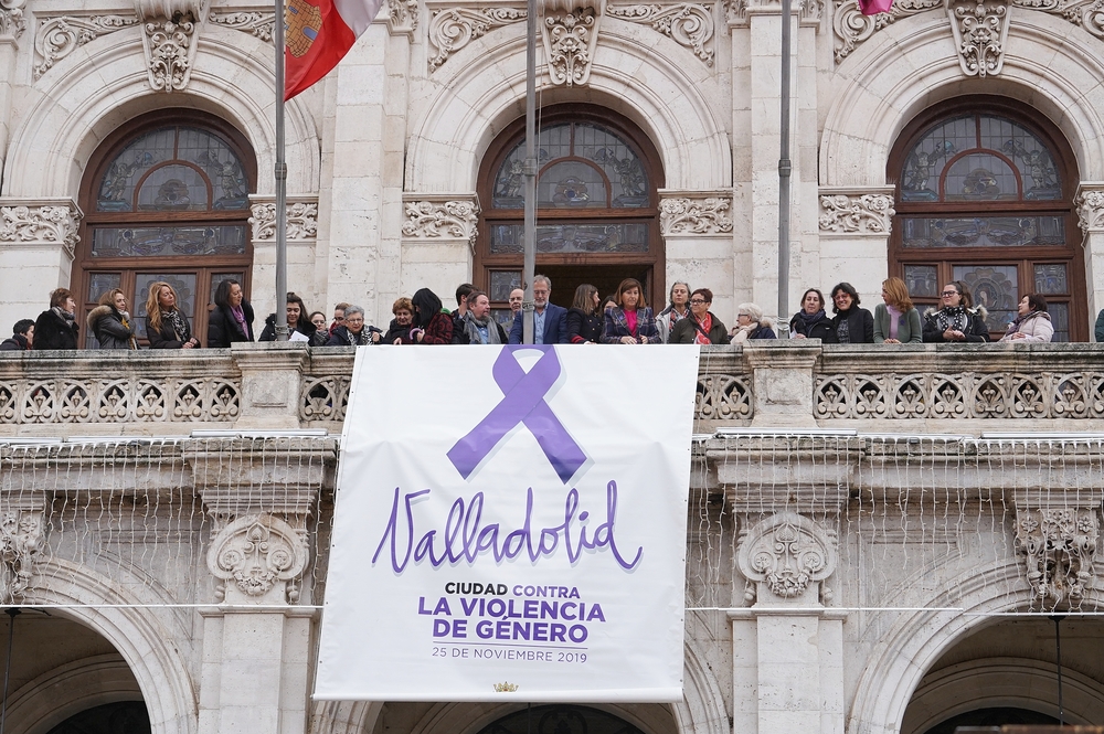 Acto institucional contra la Violencia de Género en el Ayuntamiento de Valladolid.