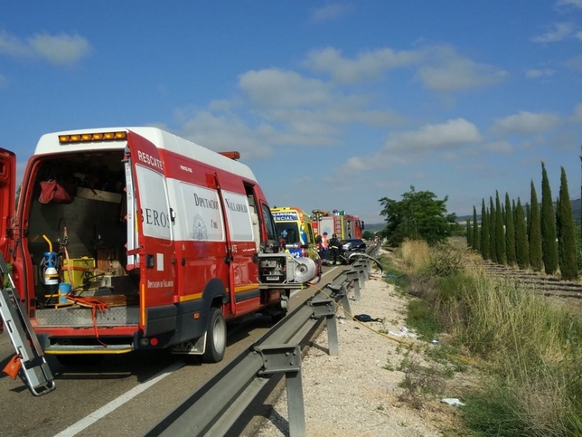 Tres heridos en la colisión de dos turismos en Quintanilla