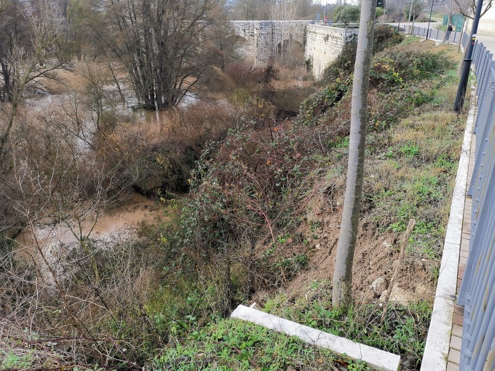 Olivares de Duero alerta sobre el estado del talud del río