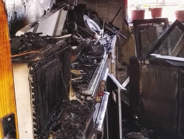 Los Bomberos sofocan un incendio en un piso de Las Delicias