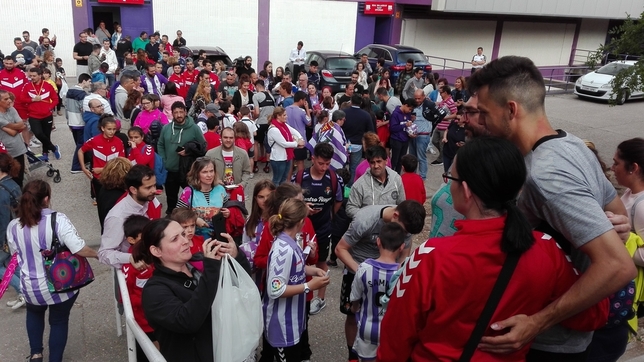 Cientos de aficionados en el entrenamiento del Real Valladolid