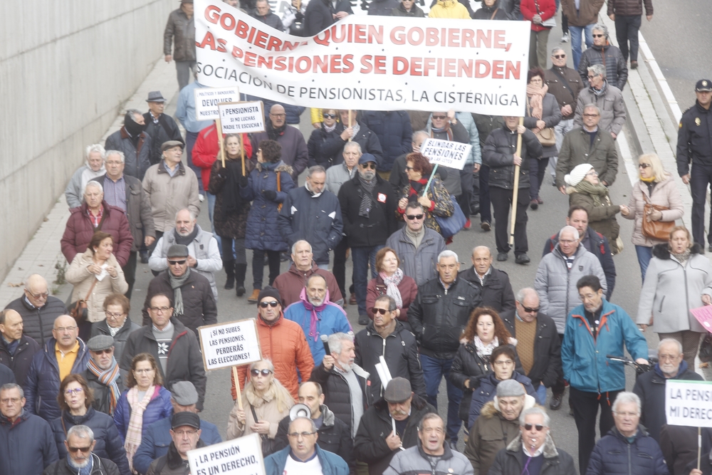 Manifestación en defensa de las pensiones  / JONATHAN TAJES