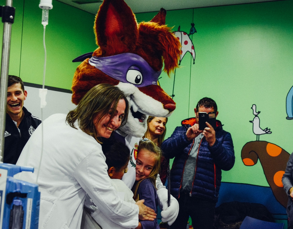 Visita de Pepe Zorrillo a la planta infantil del Río Hortega  / REAL VALLADOLID