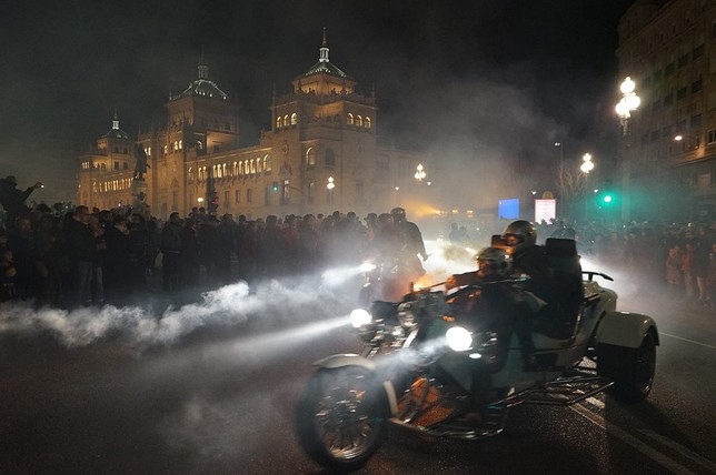 Las antorchas y las motos se apoderan de Valladolid
