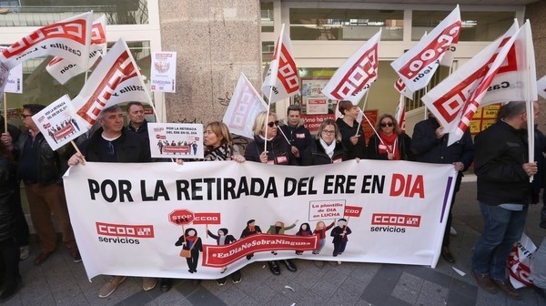 Los trabajadores de DIA exigen la retirada del ERE