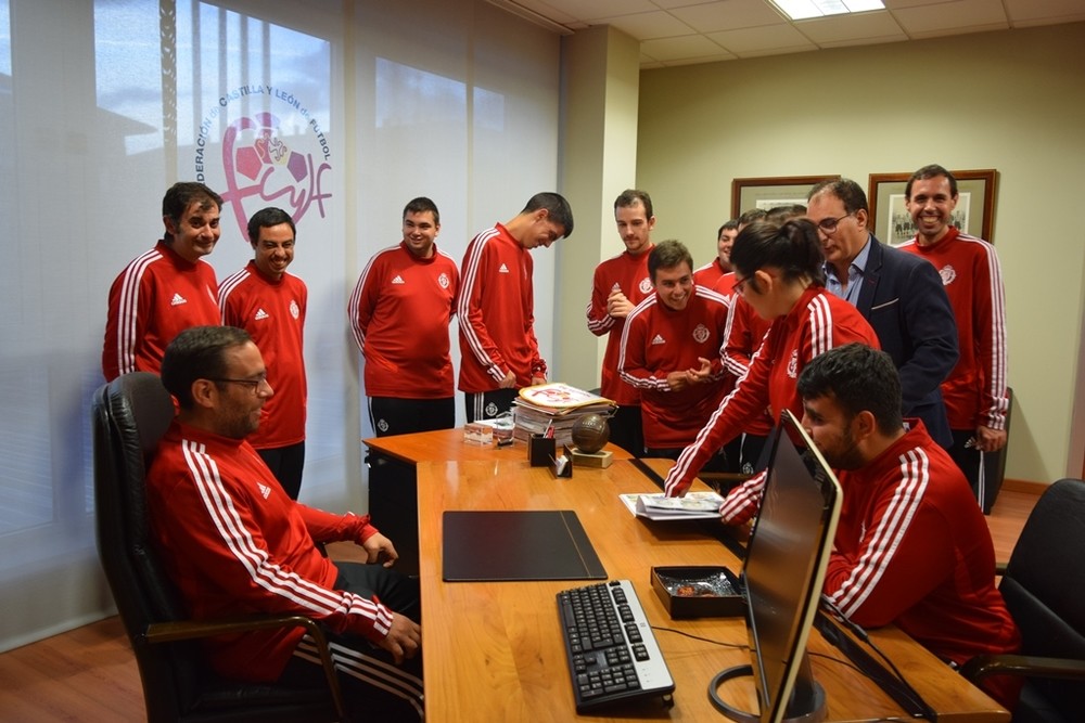 Visita del RealValladoliDI a la sede de la Fcylf