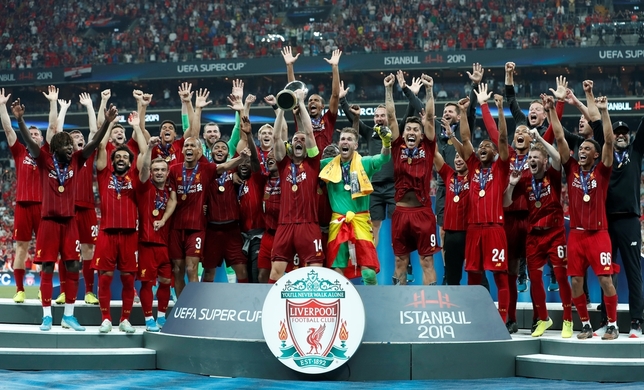 Adrián da al Liverpool su cuarta Supercopa de Europa