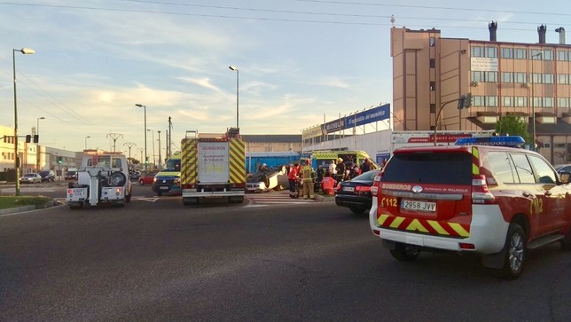 Tres heridos en una colisión entre dos coches en Argales