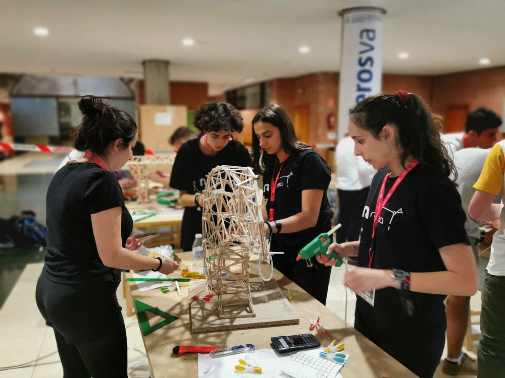 V Concurso de Grúas en la Escuela de Ingenierías Industriales  / EL DÍA DE VALLADOLID