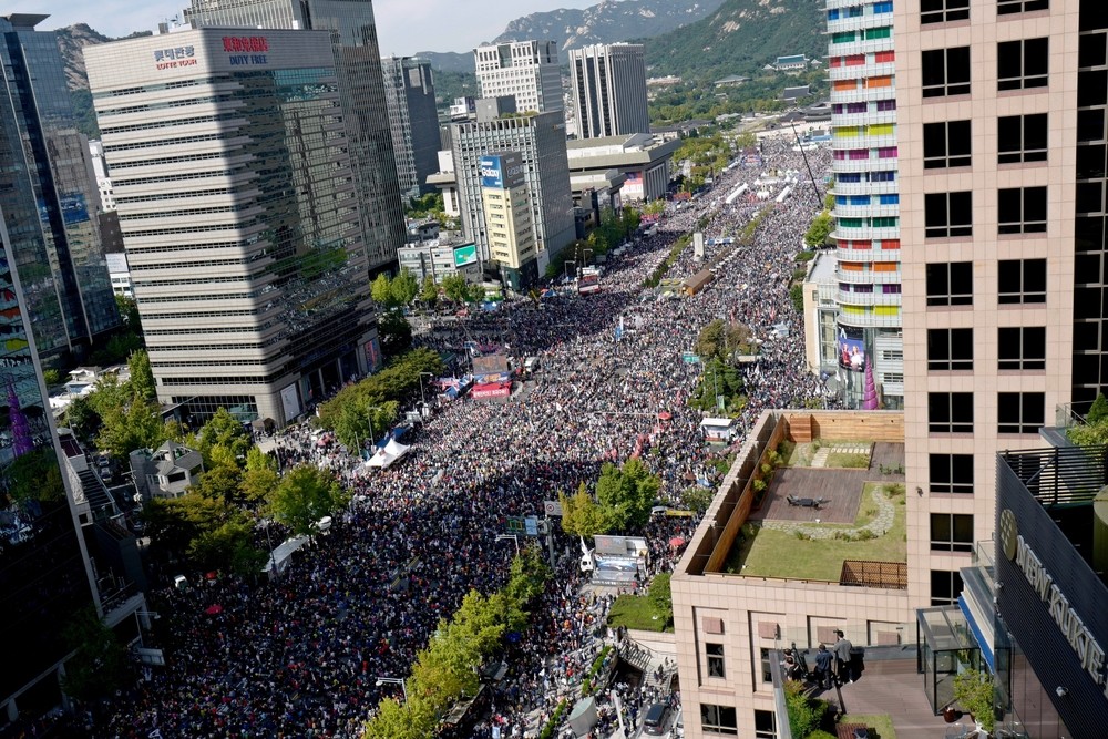 Seúl exige la dimisión del presidente surcoreano 