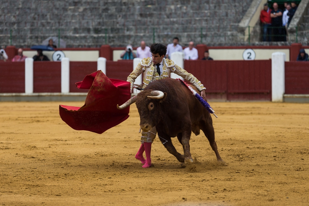 El Cid, López Simón y Ginés Martín, en la cuarta de abono de la Feria.  / WELLINGTON DOS SANTOS