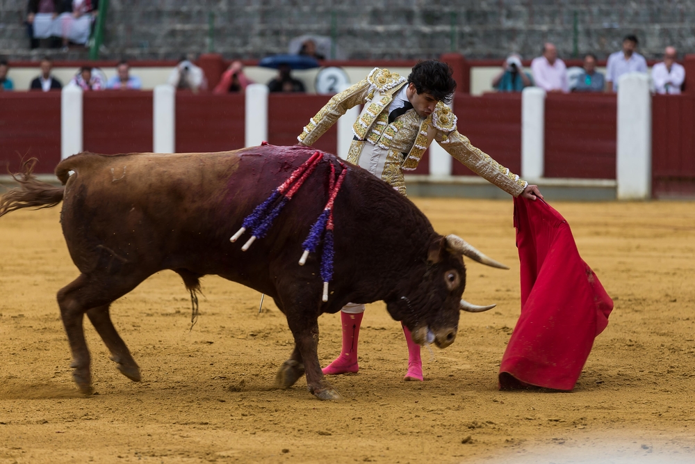 El Cid, López Simón y Ginés Martín, en la cuarta de abono de la Feria.  / WELLINGTON DOS SANTOS