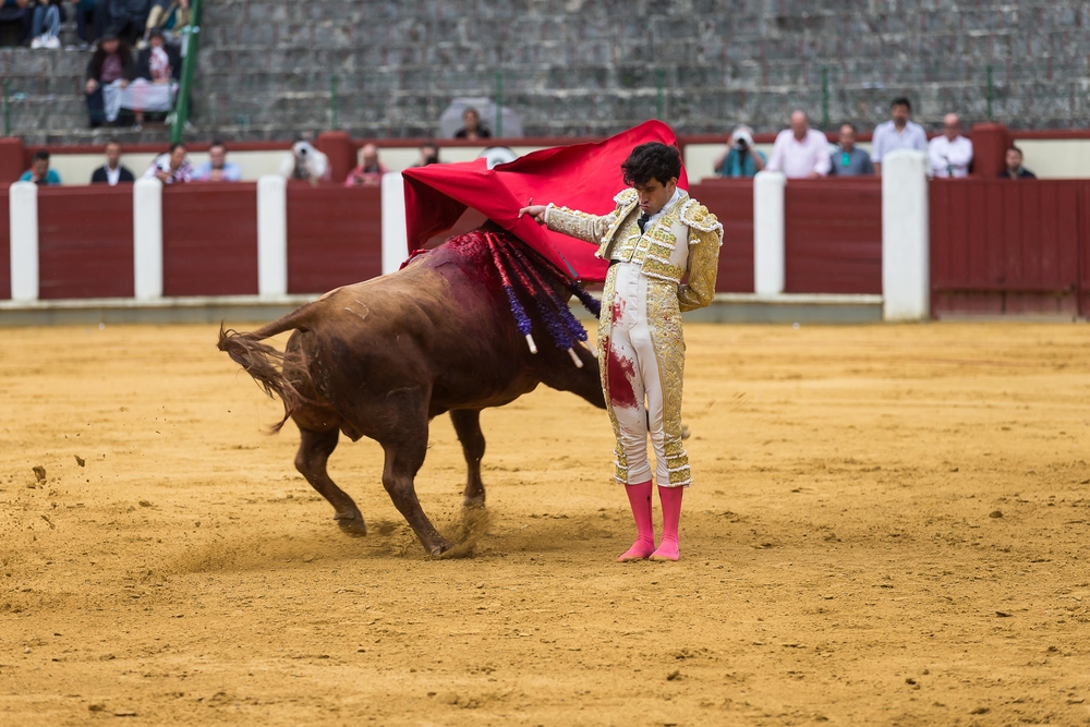 El Cid, López Simón y Ginés Martín, en la cuarta de abono de la Feria.  / WELLINGTON DOS SANTOS