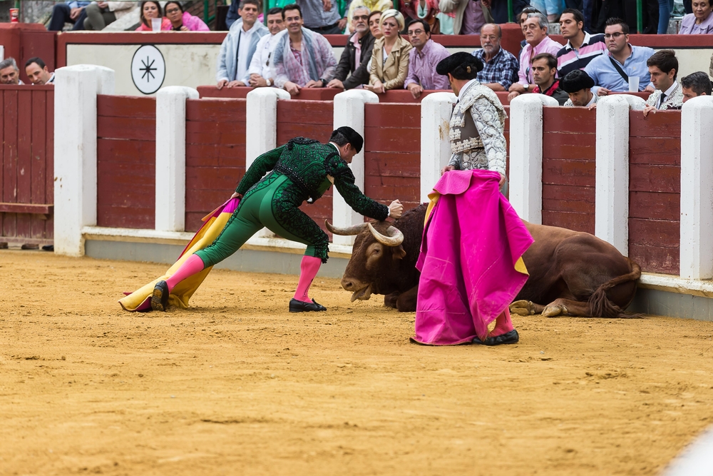 El Cid, López Simón y Ginés Martín, en la cuarta de abono de la Feria.  / WELLINGTON DOS SANTOS