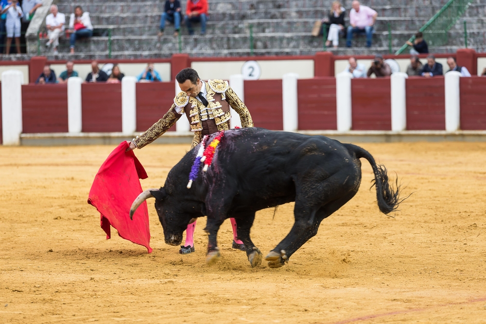 El Cid, López Simón y Ginés Martín, en la cuarta de abono de la Feria.  / WELLINGTON DOS SANTOS