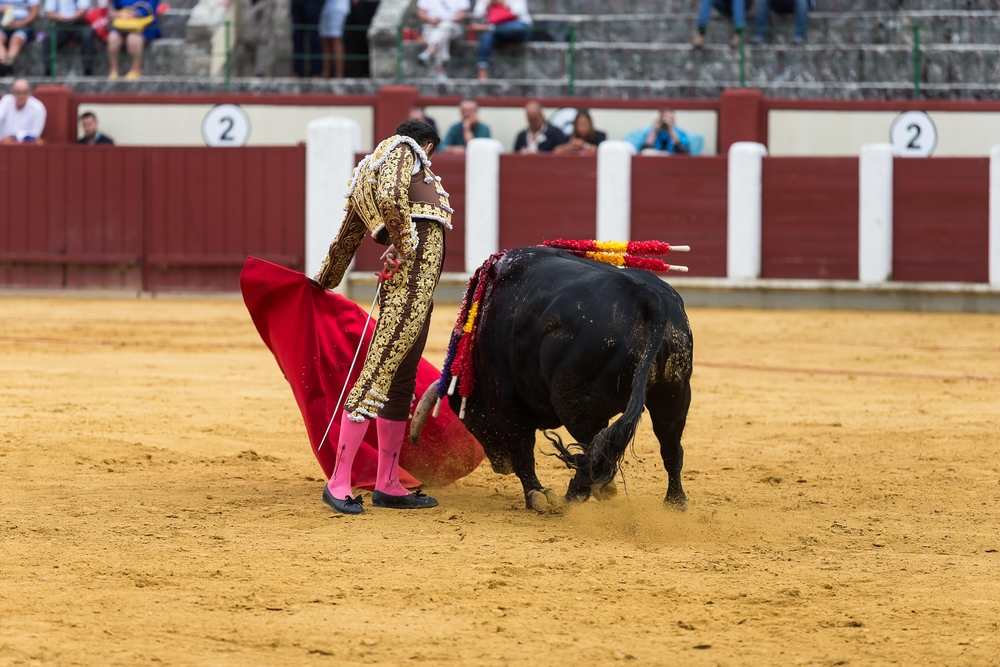 El Cid, López Simón y Ginés Martín, en la cuarta de abono de la Feria.  / WELLINGTON DOS SANTOS