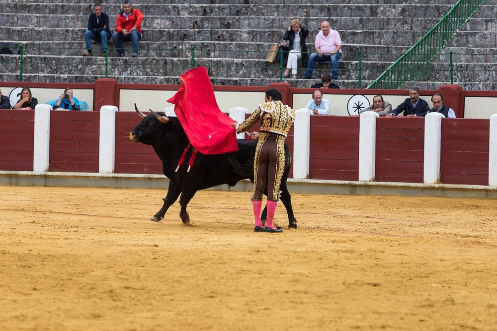 El Cid, López Simón y Ginés Martín, en la cuarta de abono de la Feria.  / WELLINGTON DOS SANTOS