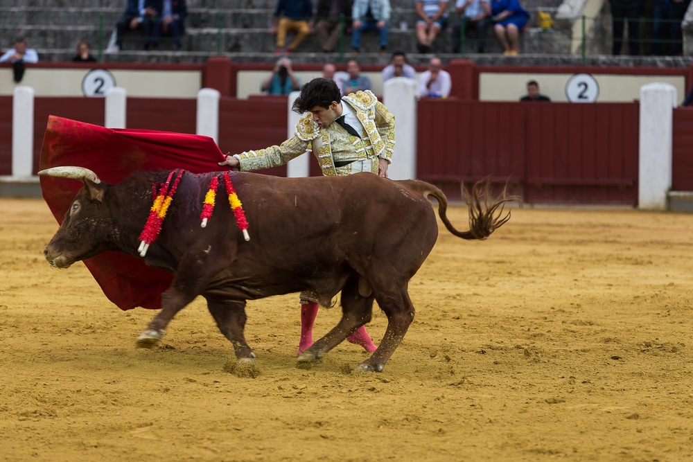 El Cid, López Simón y Ginés Martín, en la cuarta de abono de la Feria.  / WELLINGTON DOS SANTOS